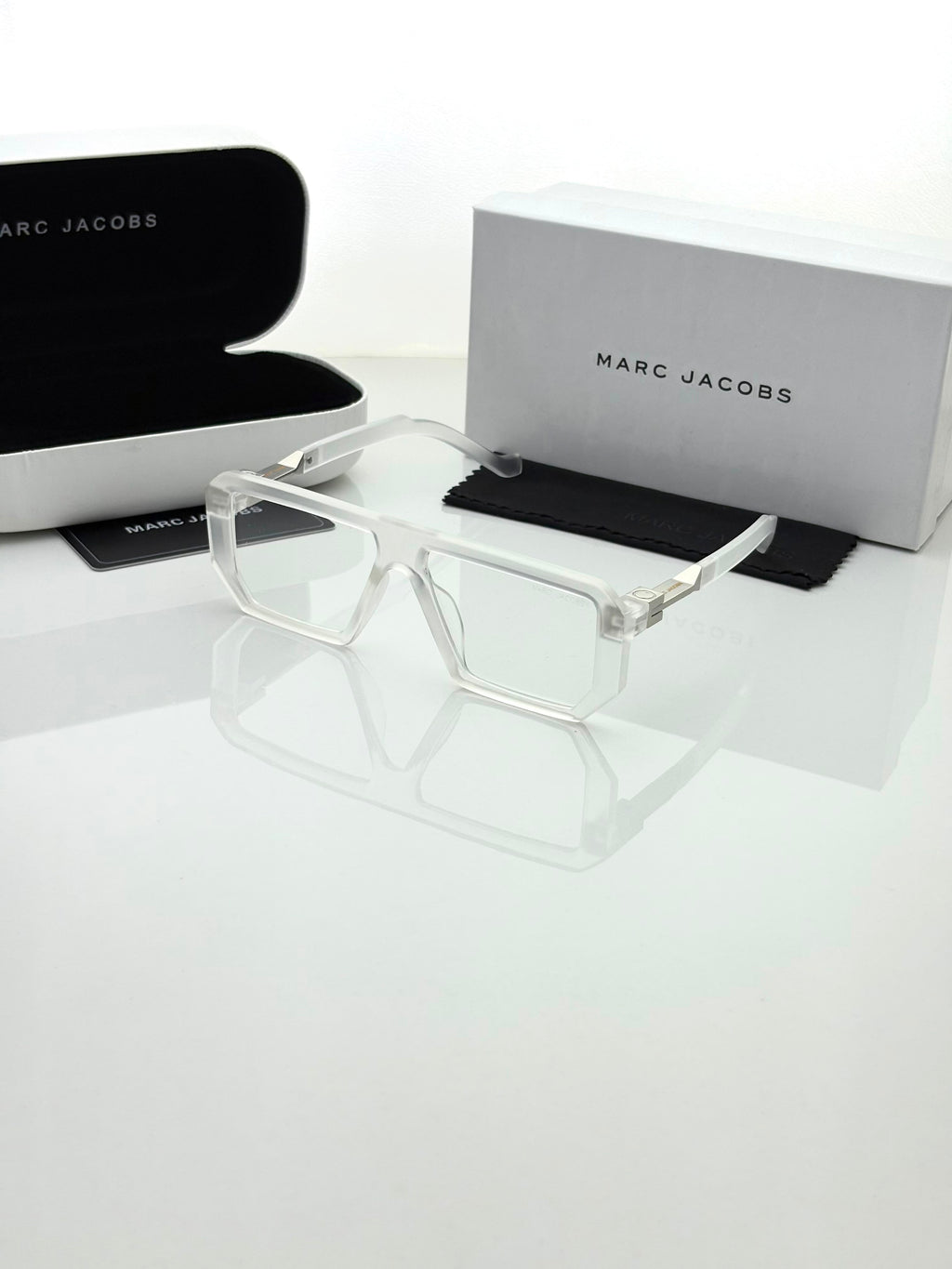 Mar_c Jacobs 1010 transparent Plano