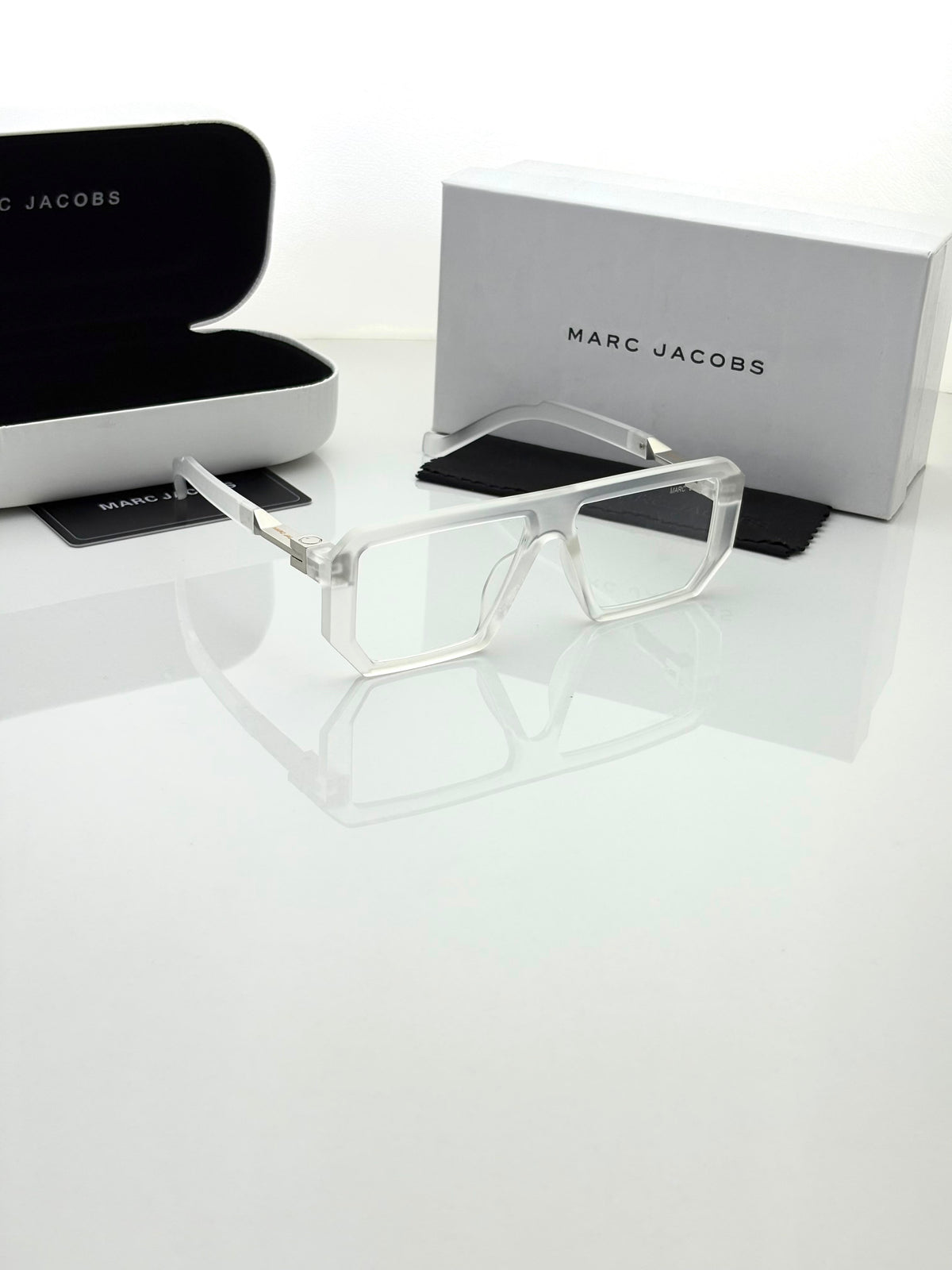 Mar_c Jacobs 1010 transparent Plano