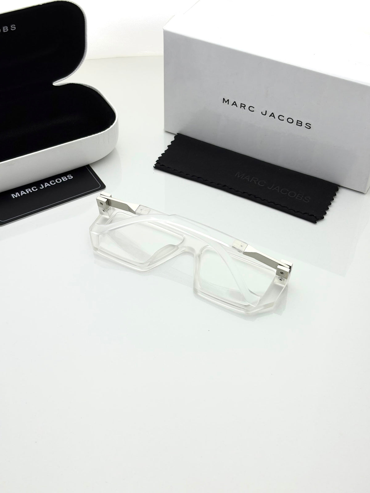 Mar_c Jacobs 1010 transparent Plano