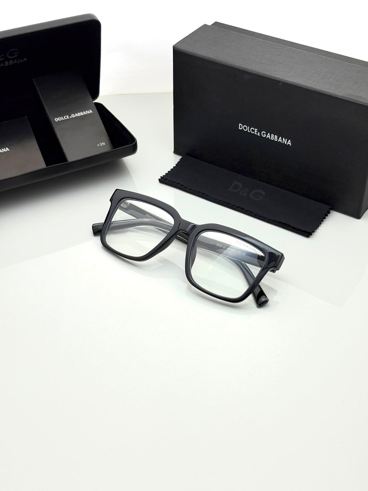 D&G 5101 Black Plano