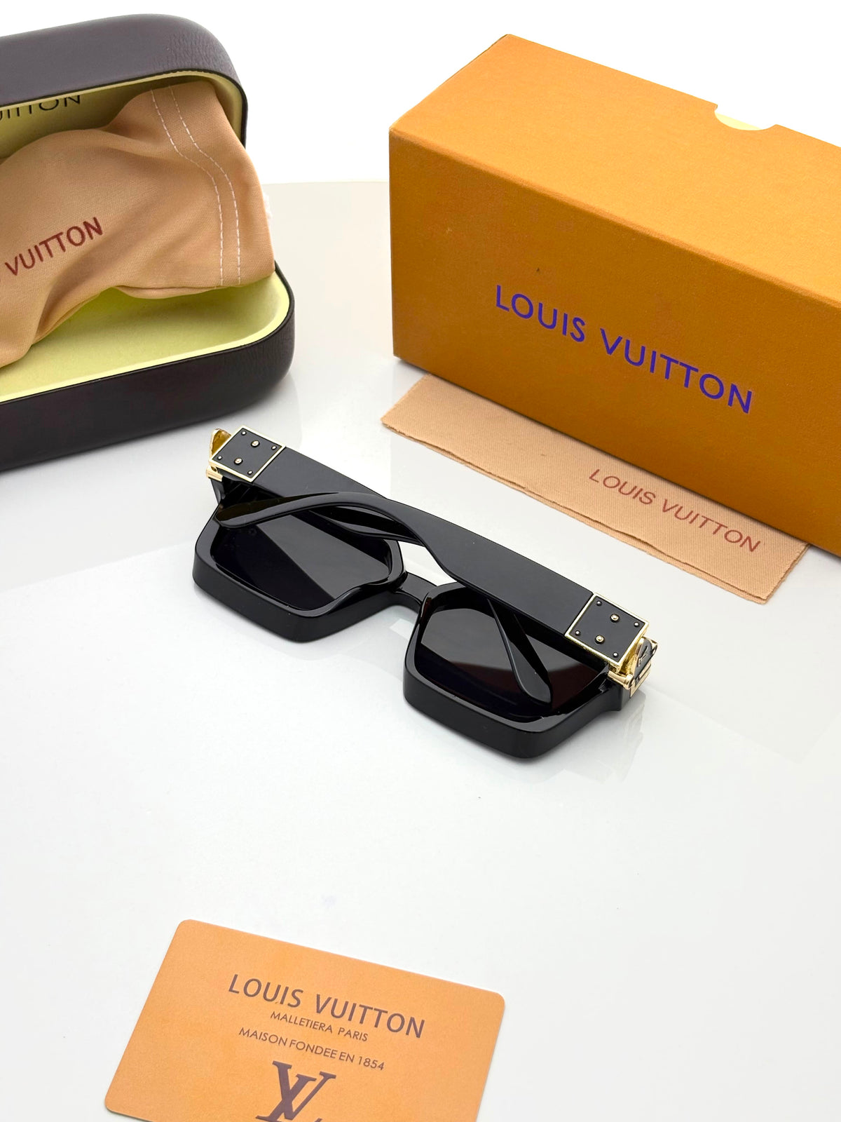 Loui_s Vuitton 96006 golden black