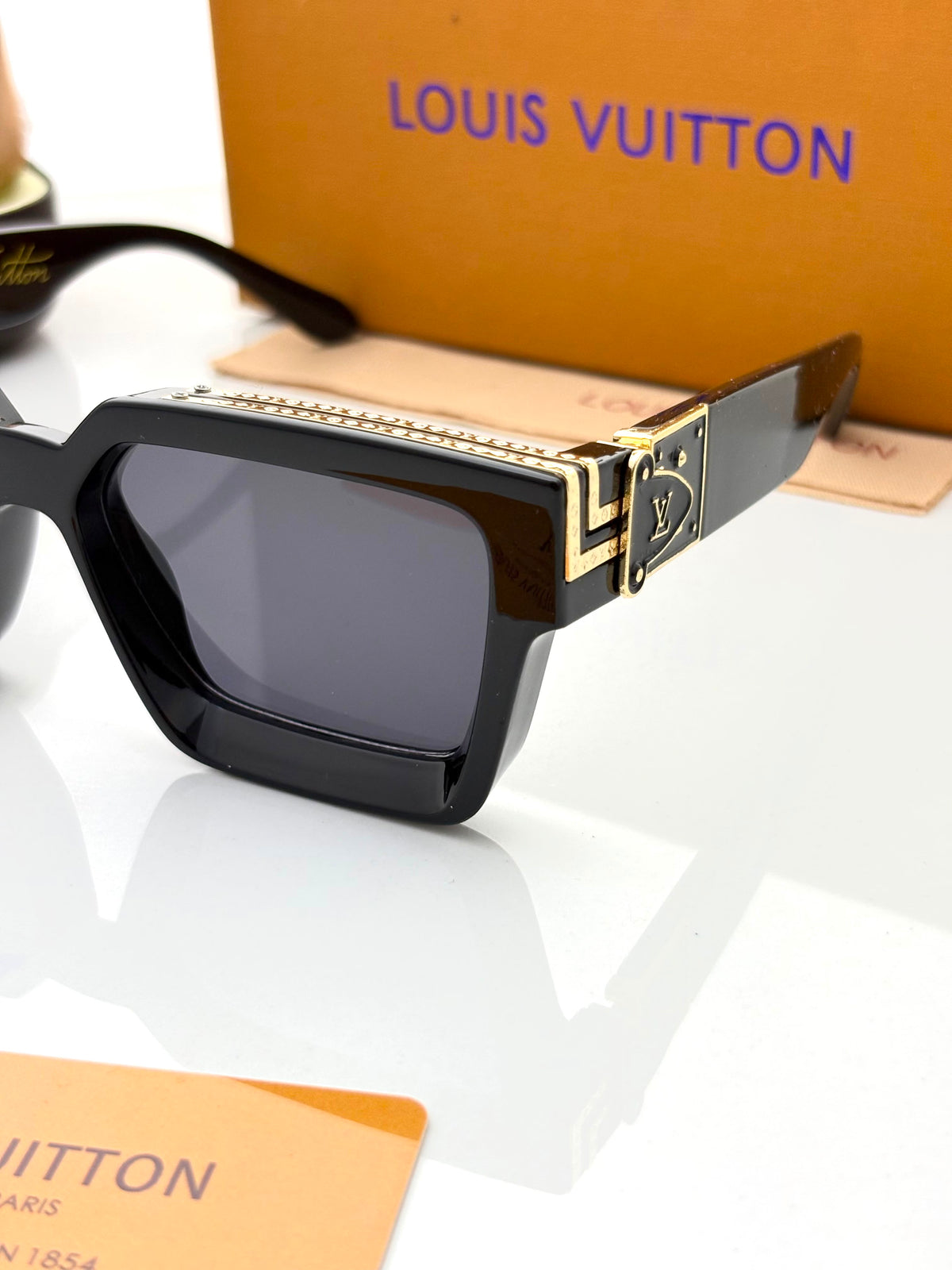 Loui_s Vuitton 96006 golden black