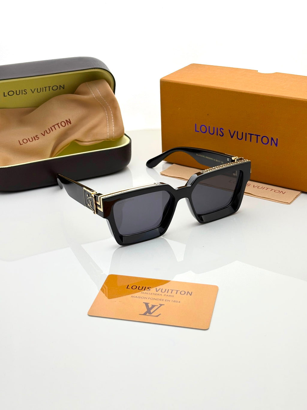 Loui_s Vuitton 96006 golden black