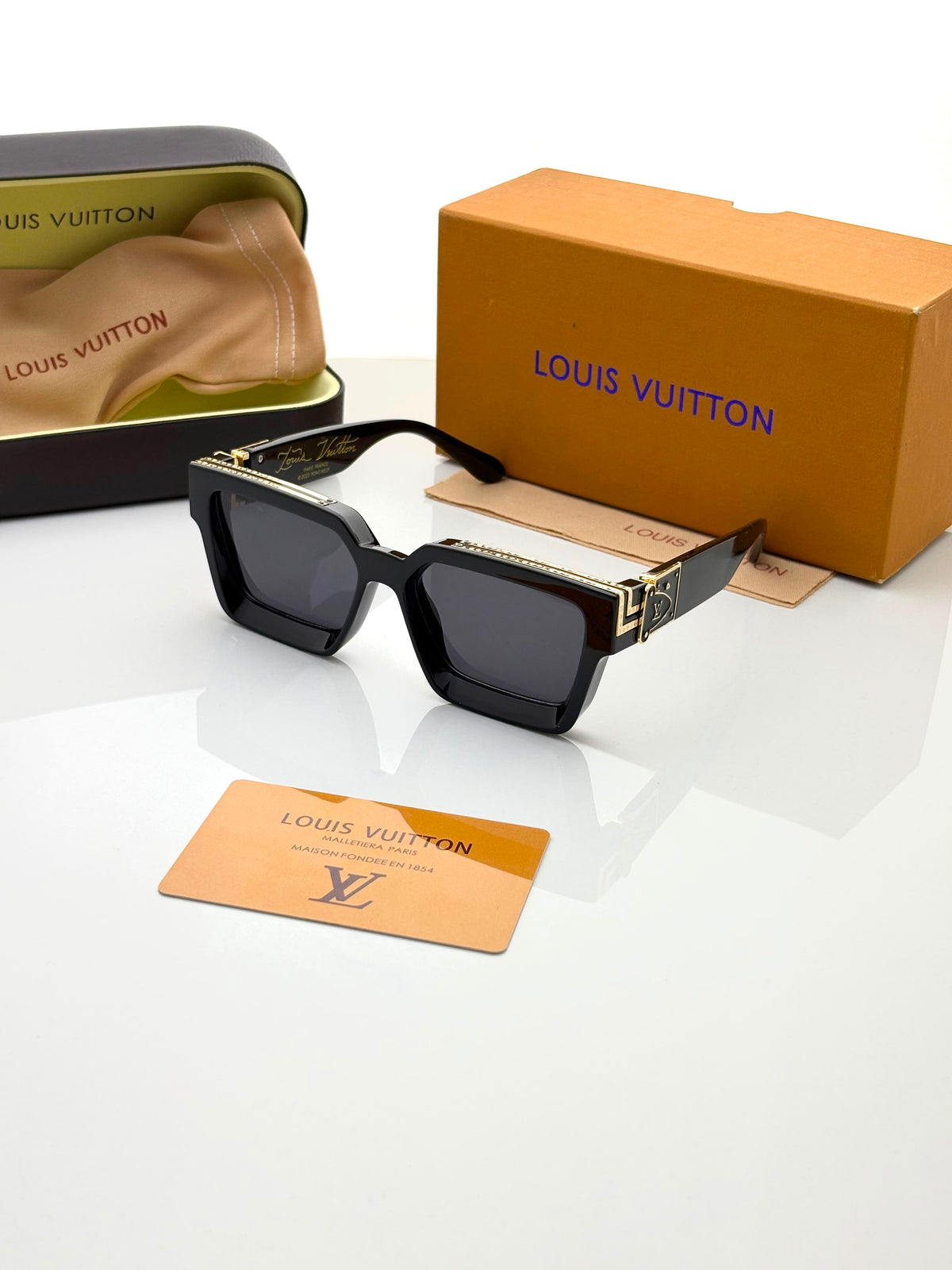 Loui_s Vuitton 96006 golden black